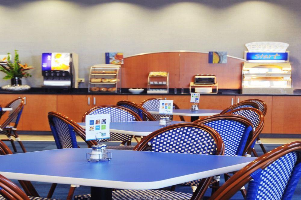 Holiday Inn Express Hotel & Suites Norfolk Airport By Ihg Exteriör bild