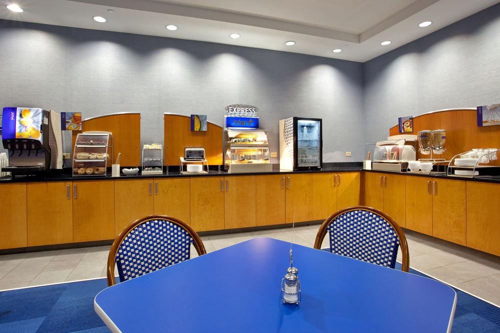 Holiday Inn Express Hotel & Suites Norfolk Airport By Ihg Exteriör bild