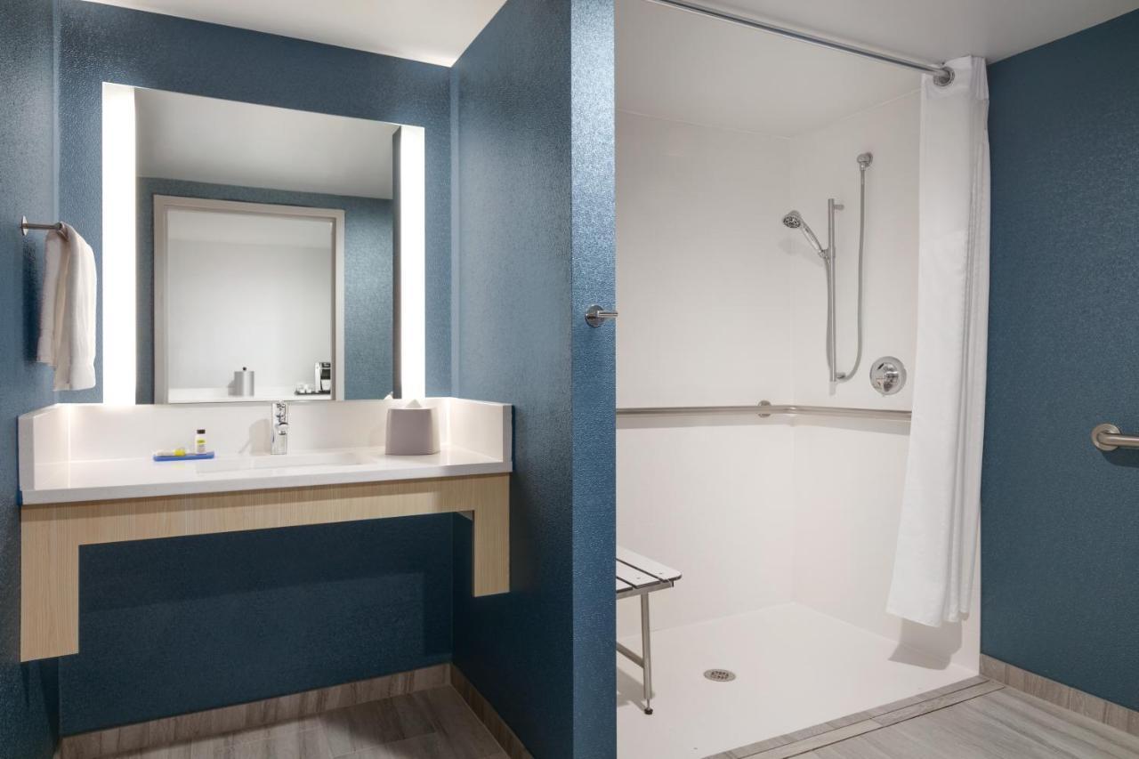 Holiday Inn Express Hotel & Suites Norfolk Airport By Ihg Exteriör bild