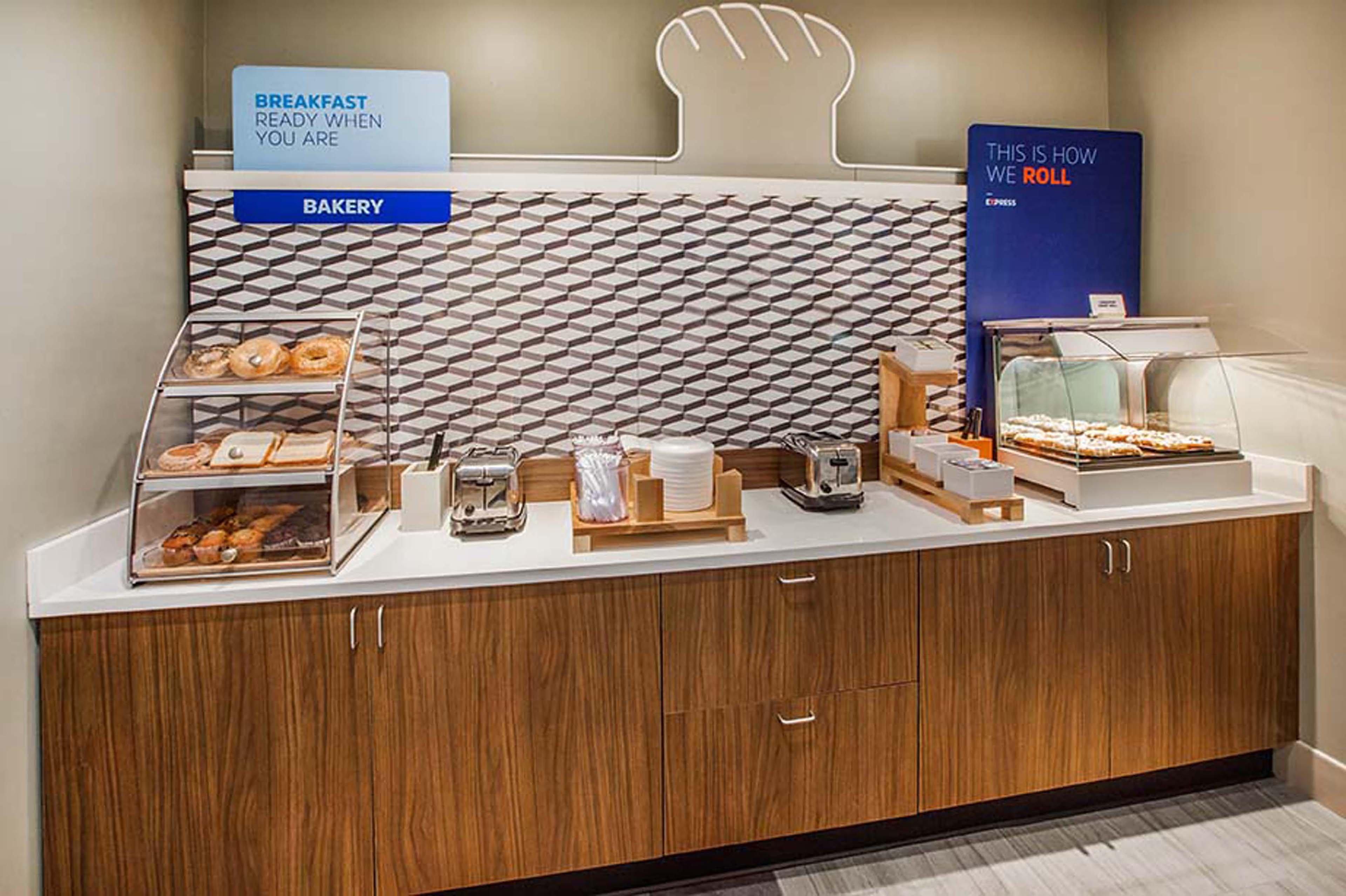 Holiday Inn Express Hotel & Suites Norfolk Airport By Ihg Exteriör bild